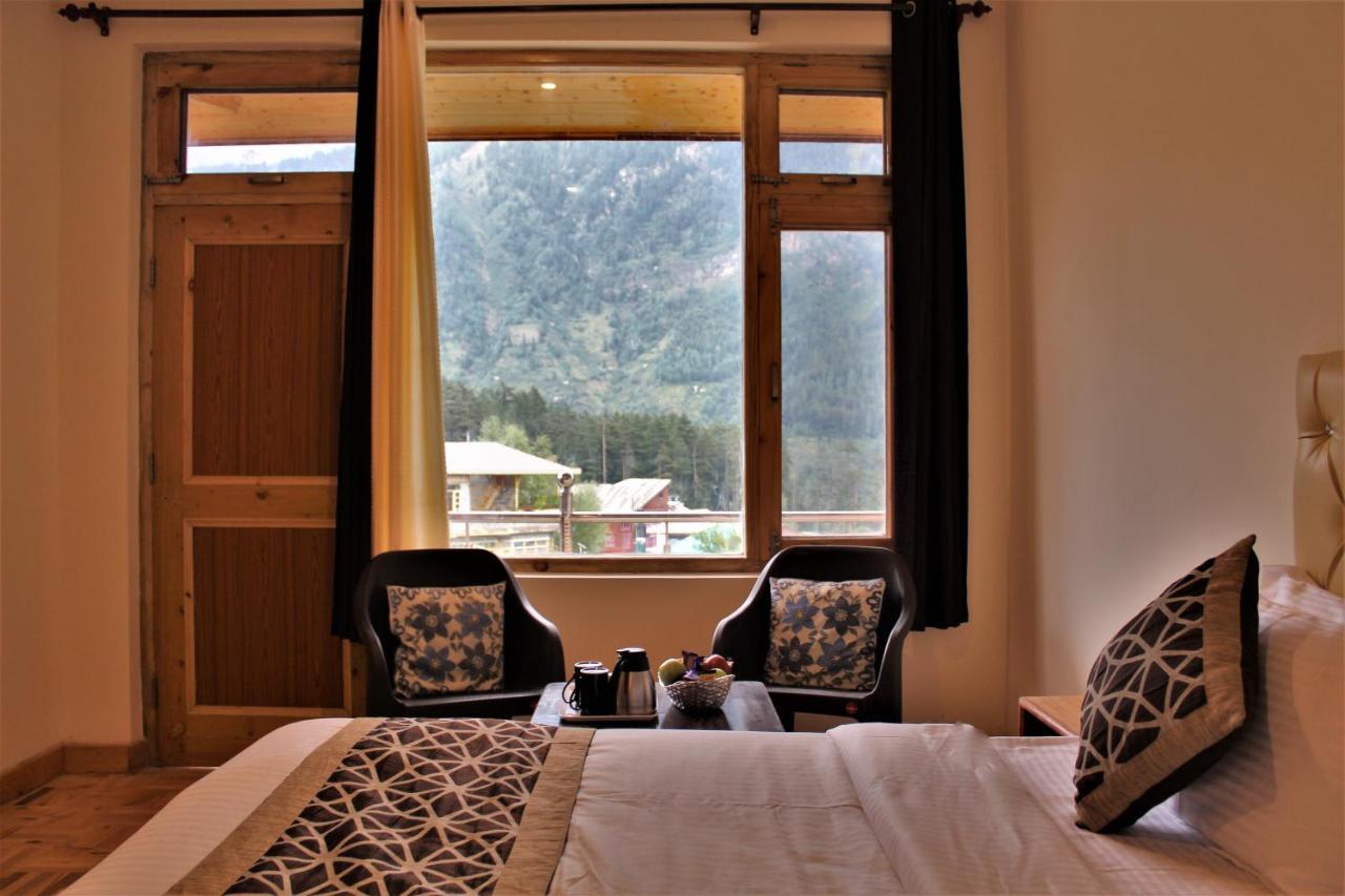 Hotel Nirvana Hills With Balcony And Open Terrace 4*
