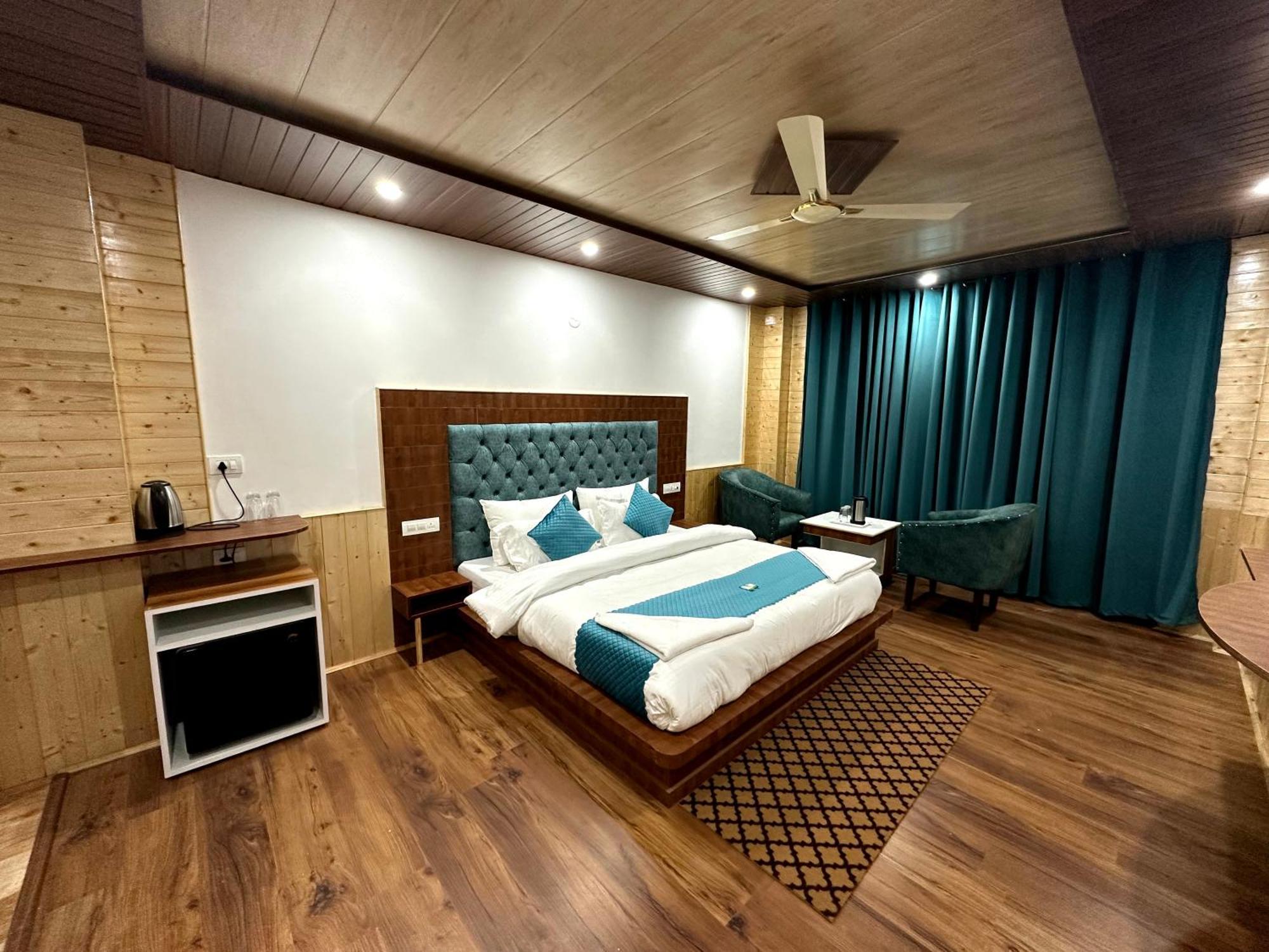 Nirvana Hills With Balcony And Open Terrace Hotel Manali (Himachal Pradesh)
