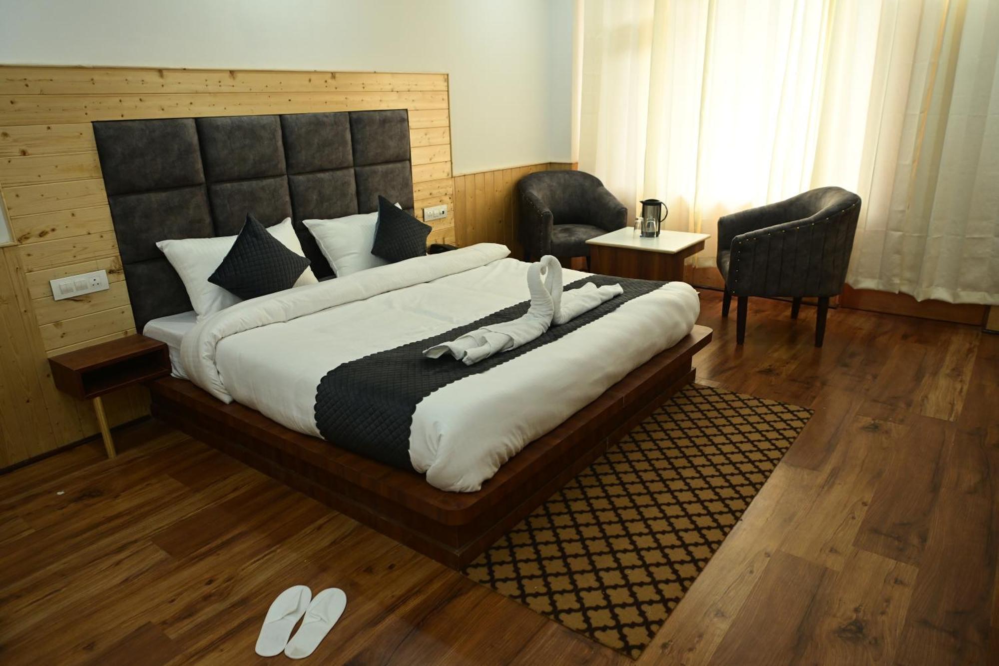 Nirvana Hills With Balcony And Open Terrace Hotel Manali (Himachal Pradesh)