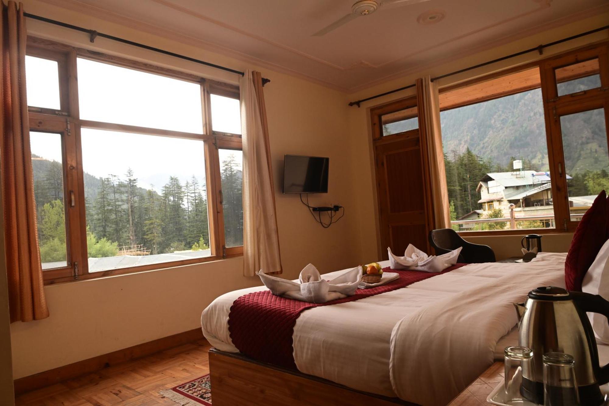 Nirvana Hills With Balcony And Open Terrace Hotel