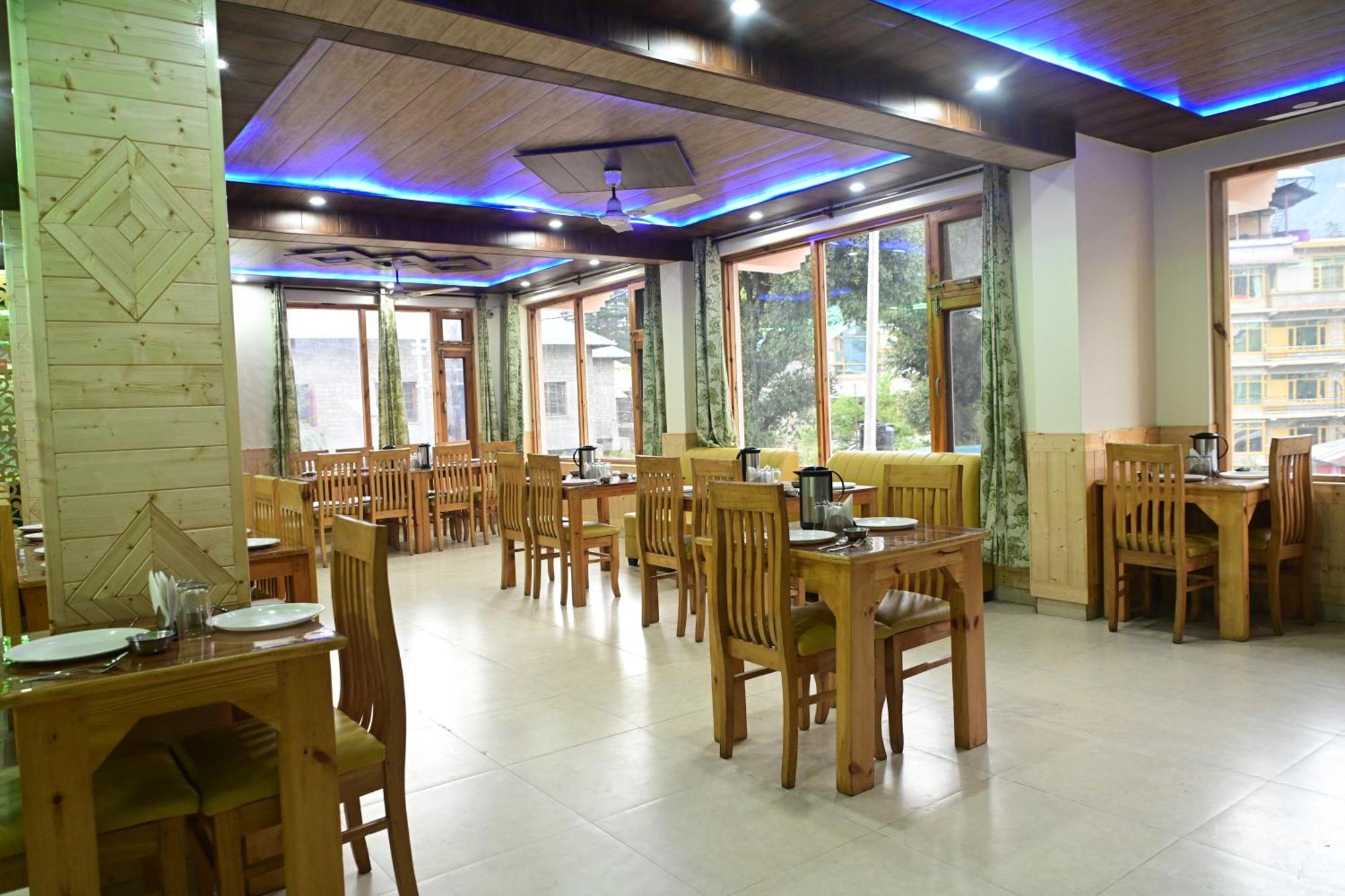 Hotel Nirvana Hills With Balcony And Open Terrace Manali (Himachal Pradesh)