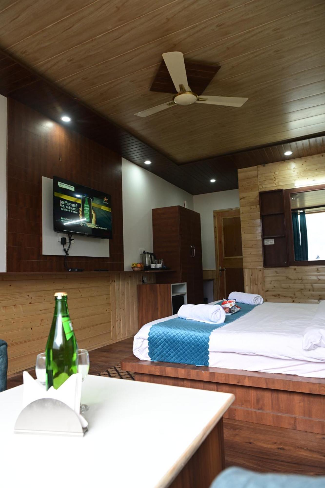 Nirvana Hills With Balcony And Open Terrace