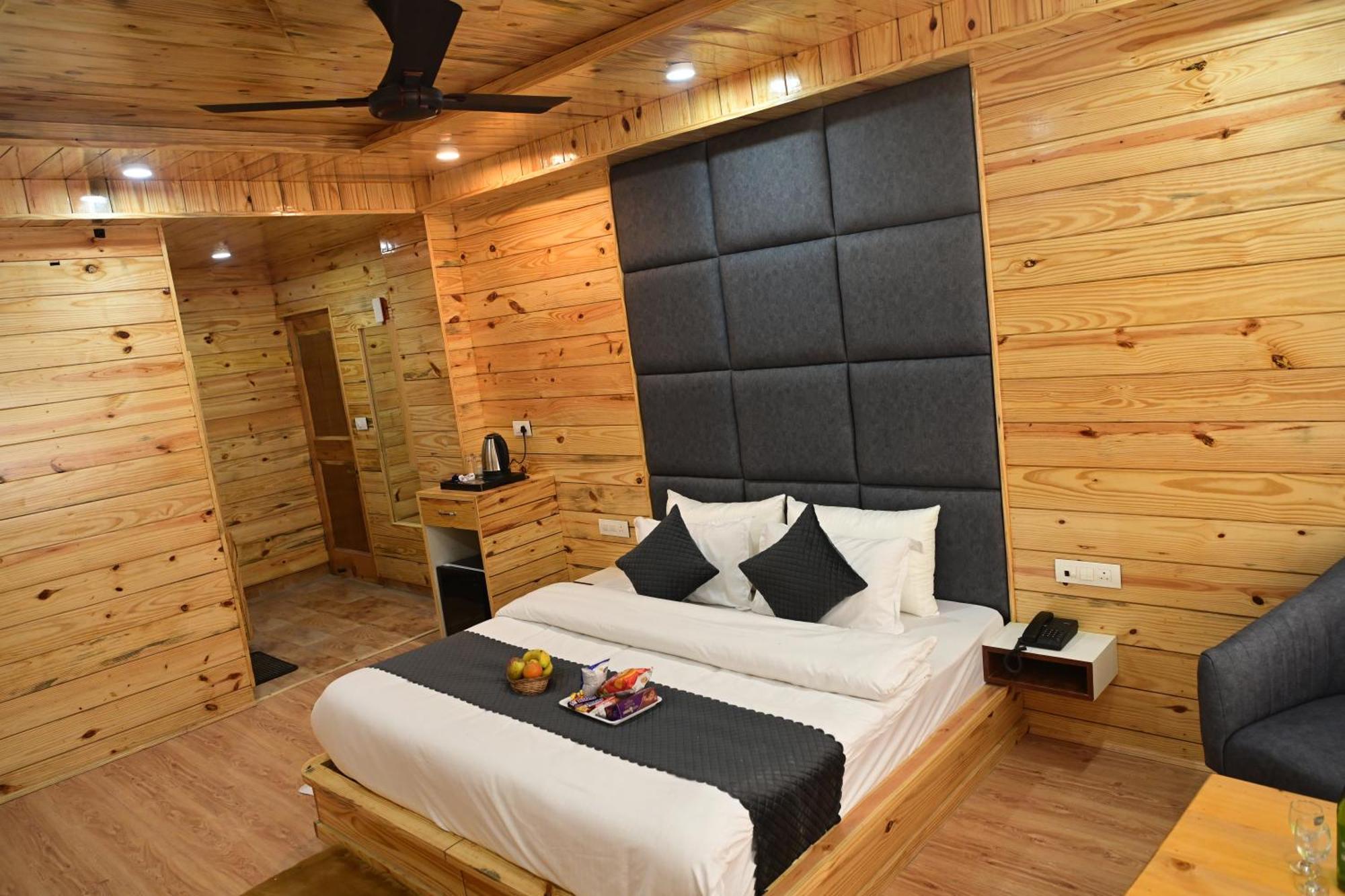Hotel Nirvana Hills With Balcony And Open Terrace Manali (Himachal Pradesh)