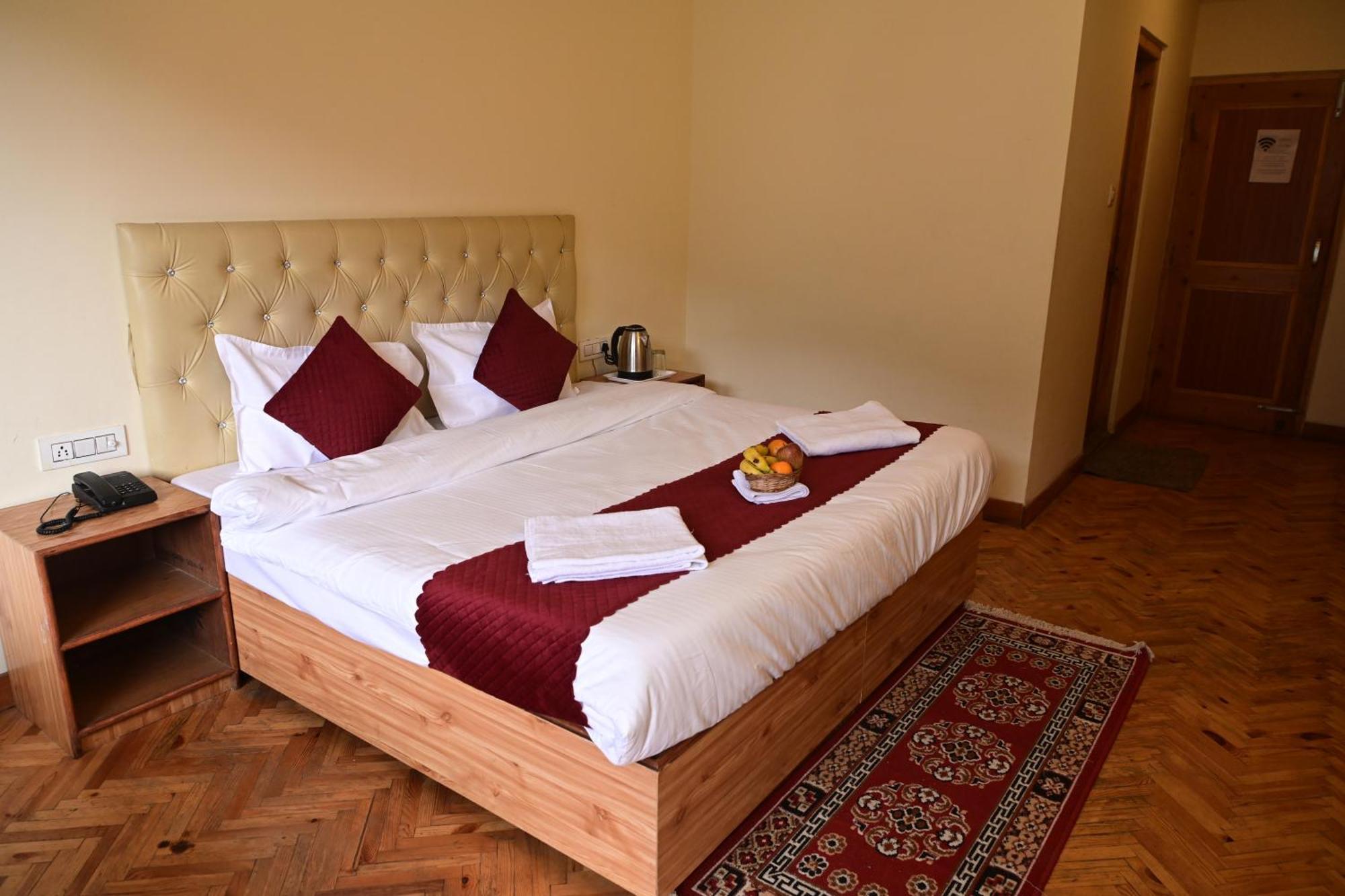 Hotel Nirvana Hills With Balcony And Open Terrace