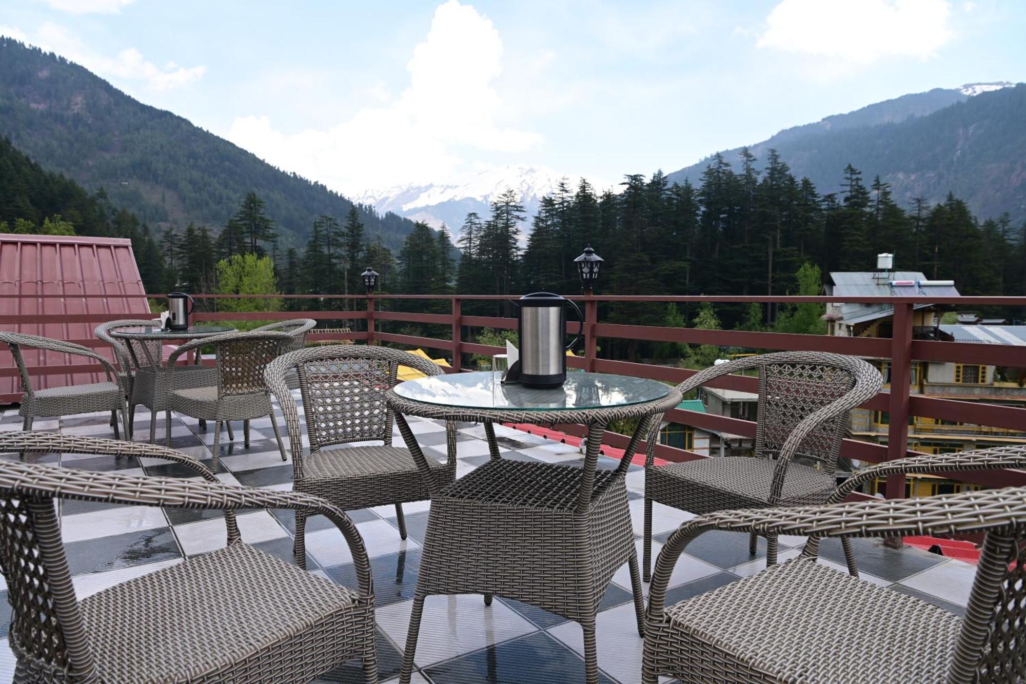 Nirvana Hills With Balcony And Open Terrace Hotel