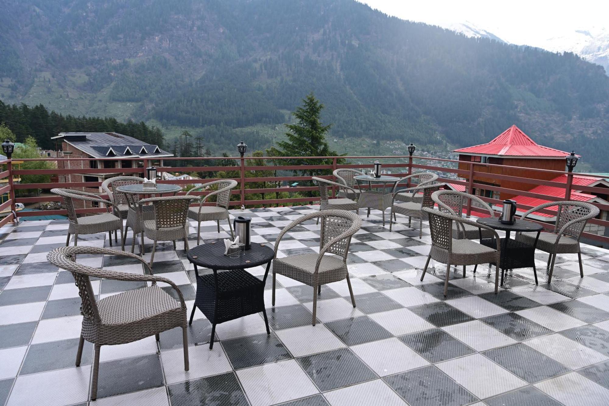 Nirvana Hills With Balcony And Open Terrace Manali (Himachal Pradesh)