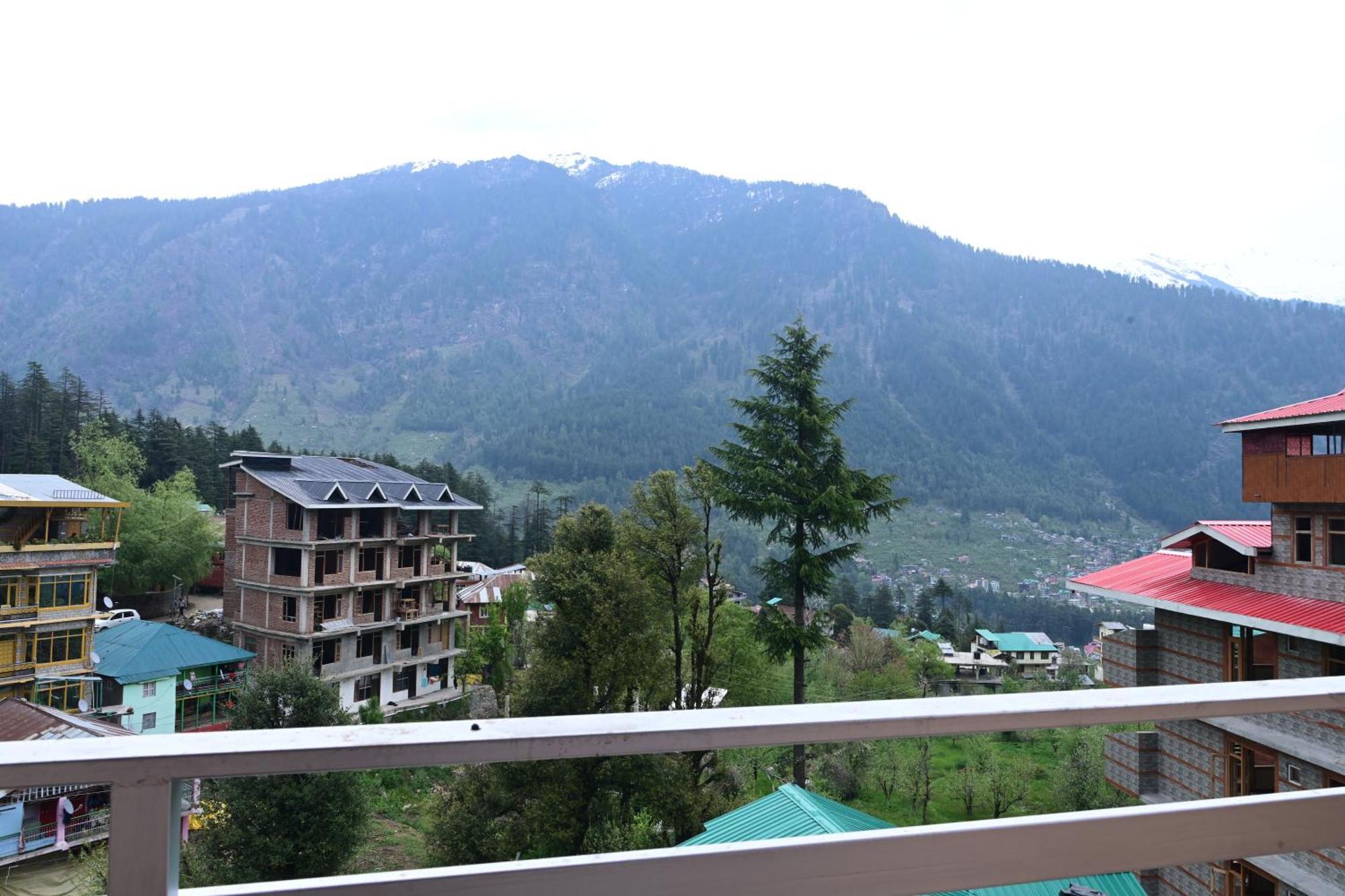 Nirvana Hills With Balcony And Open Terrace